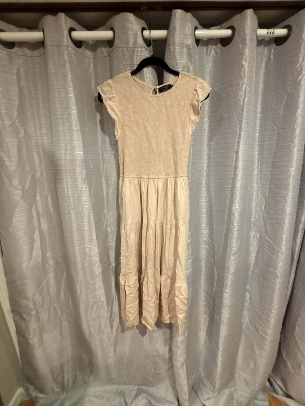 Zesica Smocked Midi Dress Size M Beige Ruffle Sleeves Tiered